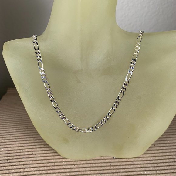 NEW 13.5 grams 22" 4mm Italian Figaro Chain Necklace in Sterling Silver - Picture 2 of 3